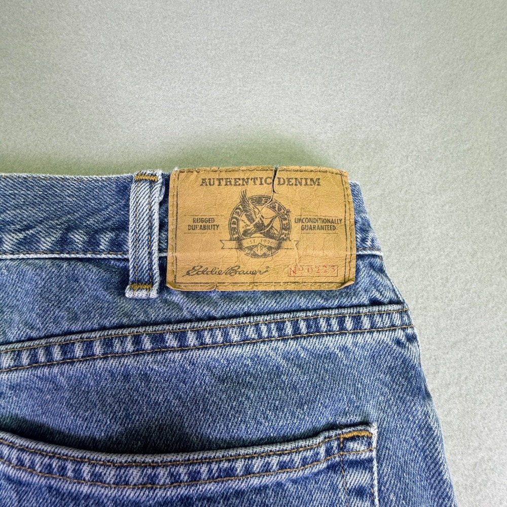 Eddie Bauer Men's Classic Fit Light Wash Jeans Size 38x32 Blue Denim 100% Cotton - Picture 8 of 9